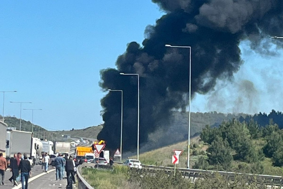 Kuzey Marmara Otoyolu Nda Alev Alan Tir Bu Halde Kilometre Ilerledi