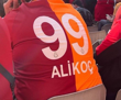 Galatasaraylı Bir Taraftar Formasının Arkasına "Ali Koç" Yazdırdı