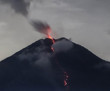 Endonezya'daki yanardağda 5 patlama