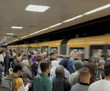 İstanbul'da metro arızası: Vatandaşlar raylarda yürüdü