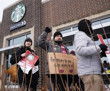 Starbucks çalışanları New York da dahil olmak üzere ABD şehirlerinde grevi genişletiyor