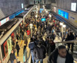 İzmir'de ESHOT çalışanları grev için kontak kapattı, metro arızalandı; vatandaşlar isyan etti