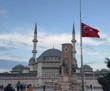 Milli yas ilanının ardından Türkiye'de bayraklar yarıya indirildi