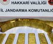 Hakkari'de bir araçta arama yapan jandarma, vites kutusuna gizlenmiş halde 8 kilogram külçe altın ele geçirdi