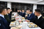 Selçuk Bayraktar, Harbiyelilerle önce iftar yaptı, sonra milli teknolojiyi konuştu