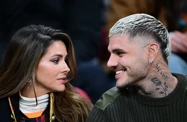 Icardi derbiyi sevgilisiyle tribünden seyretti