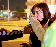 Alkollü kadın sürücü tam 44 kez üfledi