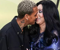 Cher, 40 yaş genç sevgilisiyle aşkın doruklarına çıktı