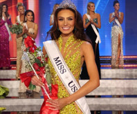 Miss Amerika güzeli Noelia Voigt tacını bıraktı