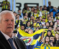 Fenerbahçe ve Mondihome Kayserispor maçında, tribünlerinden 'Aziz Yıldırım' sesleri yükseldi