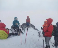 Rus dağcılar Ağrı Dağı'nda tipi kabusu yaşadı