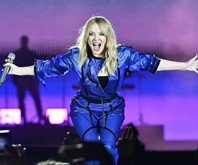 Kylie Minogue, Chocolate şarkısının 20. yıldönümünü kutladı