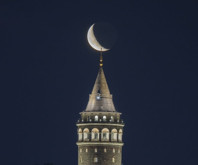 Gökte ay hilal İstanbul'da bir başka güzel