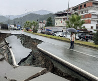 Artvin-Hopa kara yolunda çökme yaşandı