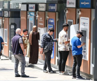 Banka ATM'leri para vermemekte ısrarcı