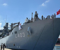 TCG Bayraktar ve TCG Sancaktar tahliye için Beyrut Limanı'nda