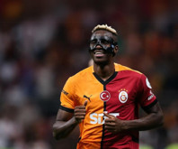 Victor Osimhen, Galatasaray'da kalmaya ikna oldu