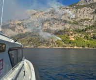 Sahile ulaşan alevlere TOMA'lı müdahale