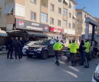 Polis memuruna çekiçle saldıran şüpheli ile oğlu silahla yaralandı