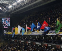 Fenerbahçe tribünleri, tarihteki 16 büyük Türk devletinin bayraklarını açtı