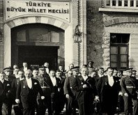 29 Ekim 1923’te doğan Cumhuriyet güneşi bugün 101'inci yaşını kutluyor