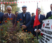 Bakan Uraloğlu'ndan Ömer Halisdemir'in kabrine ziyaret