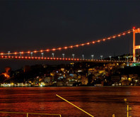 İstanbul’da köprüler lösemi hastalığına dikkati çekti