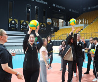 VakıfBank Spor Kulübü, görme engelli 10 sporsevere gün boyu voleybol deneyimi yaşattı