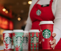 Starbucks, geleneksel Kırmızı Bardak Günü'nde ABD satışlarında rekor kırdı