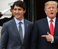 Donald Trump, Kanada Başbakanı Trudeau'ya bir kez daha 'vali' diye hitap ederek dalga geçti