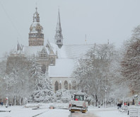 Çelik fabrikasının soğutma kuleleri endüstriyel kar yağışına neden oldu, Kosice şehri kar altında kaldı