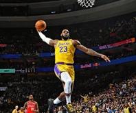 LeBron James triple-double ile bir kez daha tarihe geçti