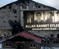 Kartalkaya'daki yangında  eşi ve çocuklarıyla hayatını kaybeden Nedim Türkmen'in kardeşi Adem Türkmen: İddialar doğruysa cinayete yakın bir eylem