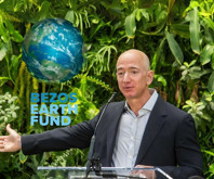 Jeff Bezos fonu, milyarderlerin Trump'a 'boyun eğeceği' korkusuyla iklim grubuna desteğini sonlandırdı