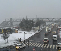 Kar İstanbul'da hayatı felç etti, bazı ilçelerde okullar tatil oldu