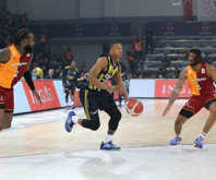 Olaylı derbide kazanan, Galatasaray'ı 89-74 yenen Fenerbahçe Beko oldu