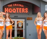 Florida'da altı girişimci tarafından kurulan 'sansasyonel' kanatçı Hooters iflasın eşiğinde