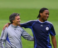 Eski Galatasaraylı futbolcu Didier Drogba, 'ırkçılık' ile suçlanan Fenerbahçe teknik direktörü Jose Mourinho hakkında konuştu: O ırkçı biri değil