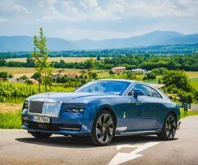 Dünyanın en pahalı elektrikli otomobili Rolls-Royce Spectre, ÖTV muafiyeti nedeniyle Türkiye’de büyük ilgi gördü, onlarca alıcı sırada