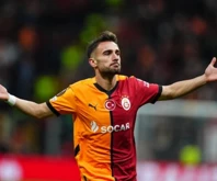 Galatasaraylı Yunus Akgün, şampiyonluk hedefi ve Okan Buruk’un talebiyle sol dizindeki ameliyatı sezon sonuna erteledi