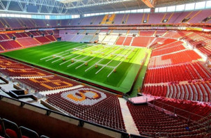 Galatasaray A takım oyuncularıyla RAMS Park'ta sözleşme yeniliyor