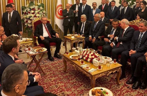 Erdoğan’dan Özel’e çay daveti