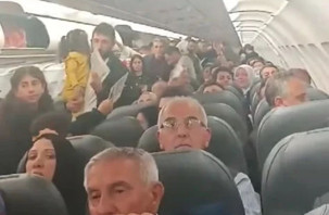 AJet uçağında yolcuları isyan ettiren manzara