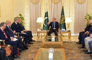 Pakistan Başbakanı Türk şirketlerini yatırıma davet etti