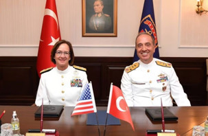 ABD'li kadın Oramiral'den Oramiral Tatlıoğlu'na ziyaret