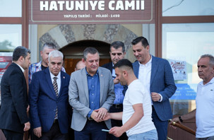 CHP Genel Başkanı Özel vatandaşlarla bayramlaştı