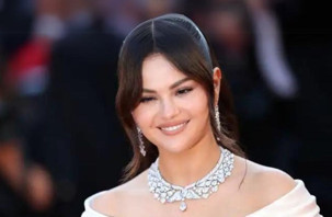 Selena Gomez 32 yaşında milyarderler kulübünde