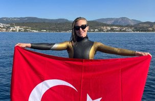 Milli yüzücü Şahika Ercümen'den bronz madalya