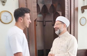 Ali Erbaş ile Mesut Özil’in cami buluşması