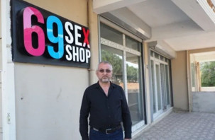 Halkın sağlığını düşündü, seks shop açtı